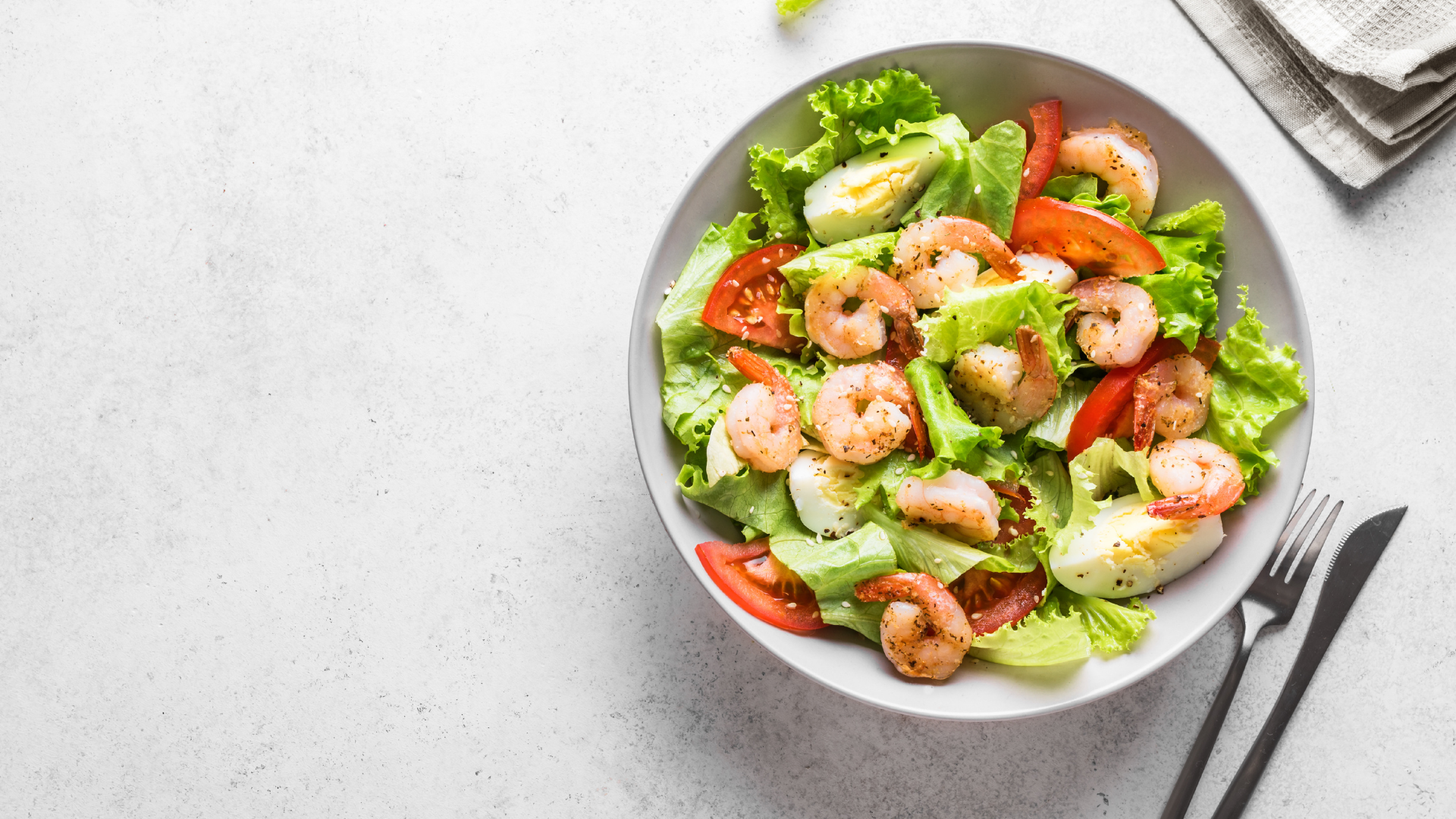 Salada de camarões com pimentão